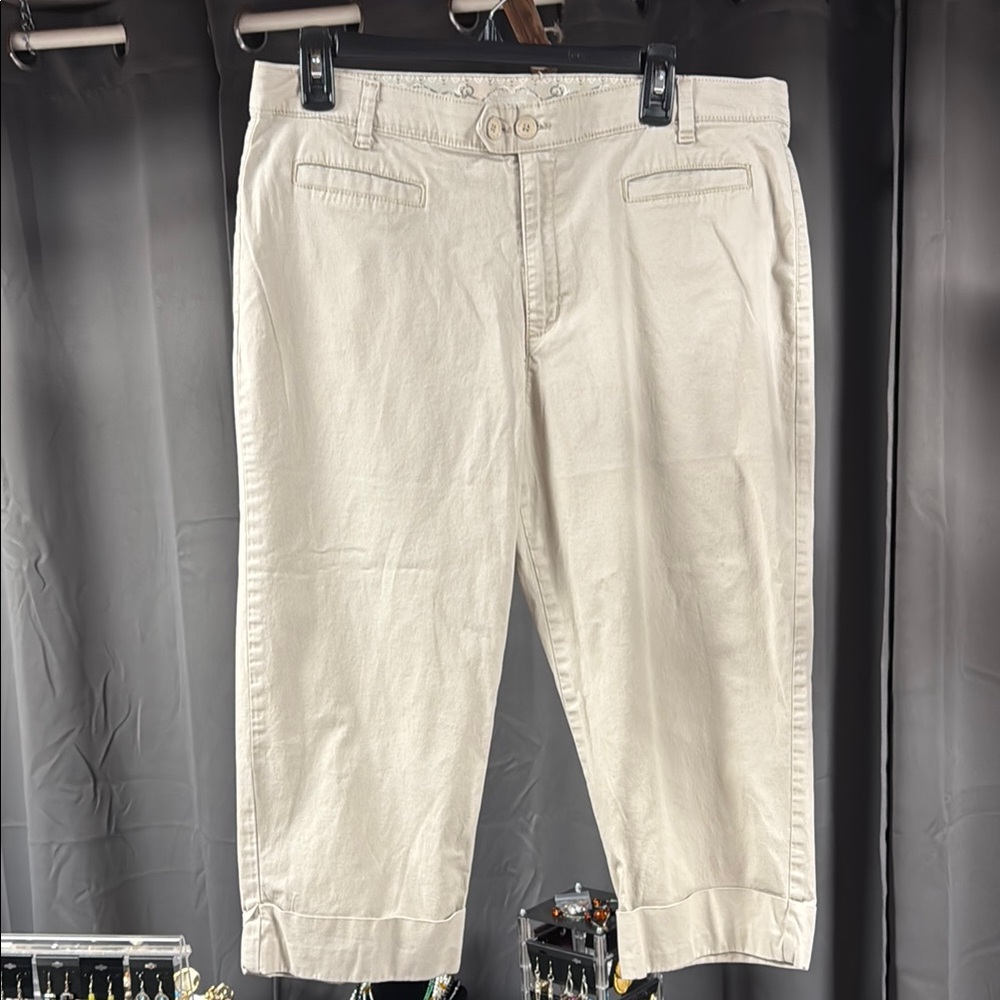 Bandolino Cream Capris Casual Pants